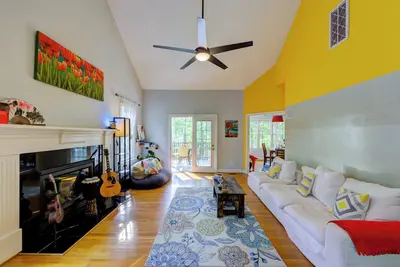 Image de Modern lakefront home - free paddleboards, sauna