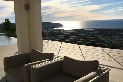 Villa met Zeezicht, Wifi en Airconditioning