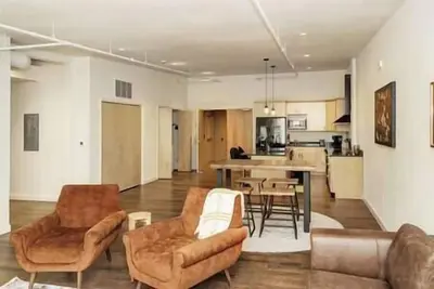 Image de Brand New Spacious 2 Br Downtown Burlington! Unit 302n