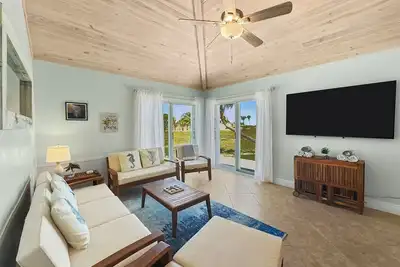 Image de Golf Cart Included, Andros Villa, Treasure Cay, Bahamas, 100 yards from beach