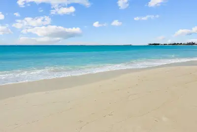 Image de Golf Cart Included, Bimini Villa, Treasure Cay, Bahamas, 100 yards from beach