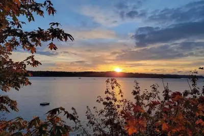 Image de Downtown Silverdale Waterfront Home! \n