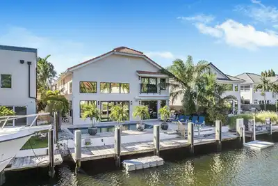 Image de ☀️Waterfront🌊5bdr Private Home with boat dock near Las Olas & near the beach🏖️