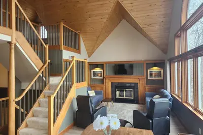 Image de Spacious Lake Roosevelt Cabin with 120' Shoreline, Sleeps 12, Pontoon Available\n