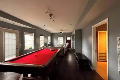 Image de Spacious 4 bedroom with studio and updated kitchen\n\n