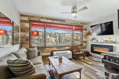 Image de Charming Mountain Studio Condo with Views + Full Kitchen + Private Laundry