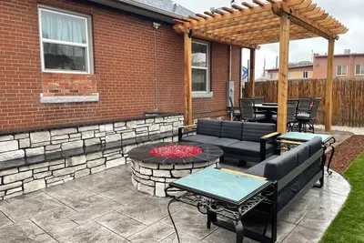 Image de Cozy, custom bungalow in the heart of the Sante Fe Art District!