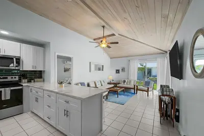 Image de Golf Cart Included, Inagua Villa, Treasure Cay, Bahamas, 100 yards from beach