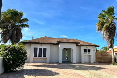 3 Min from Palm beach