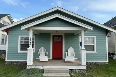 Image de Charming Craftsman ~ Peaceful Home near Centennial Trail ~ Spacious & Private