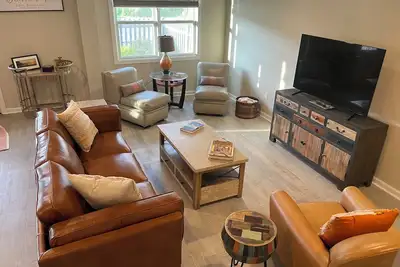 Image de Crisp. . clean beautiful recently renovated apartment! ! Long Term Rental option