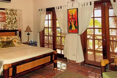Image de Gold Standard - Caribbean, Lagoon & Mtn views, 2br/2ba, walk to village