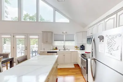 Image de Estate in Innsbruck Golf Community near downtown with pool, game room & more