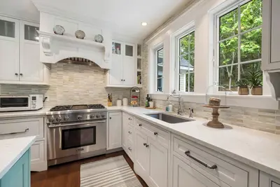 Image de Luxurious 4 bedroom home steps to Mother's Beach and Kbia