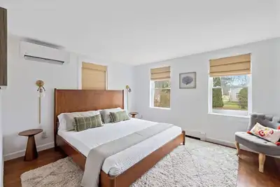 Image de Newly renovated, close to beaches, galleries & dining. Ideal for families