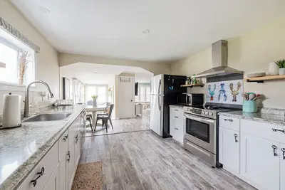 Image de Lock Shop Cottage: Renovated 1800s home near Dock Square, perfect getaway