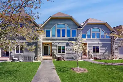 Image de Outdoor enthusiast dream with private hot tub & stunning views