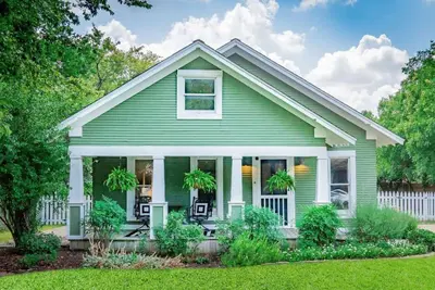 Image de Walking distance to everything in downtown Frisco. Vintage Charmer!