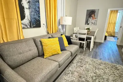 Image de Dublex 3 bedroom unit with Free Garage Parking in Wicker Park