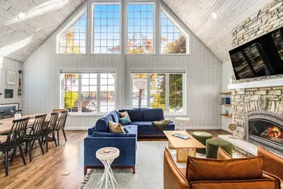 Image de Sister Lakes 7 bedroom with Game room, Hot tub, Basketball and amazing views