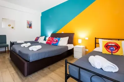 Image de Two-room apartment with pop art vibes