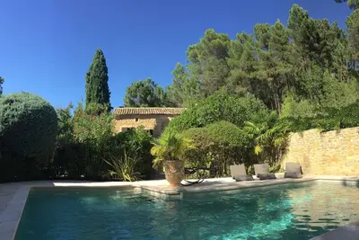 Image de Ancien Mas Provencal Au Milieu Des Vignes Bois Sur 5000 M² Patio Clos De Murs