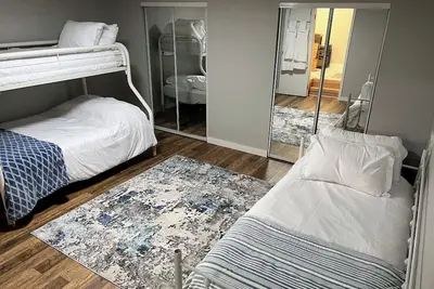 Image de Clean remodeled hilltop rental home. Close to rivers and the ocean.