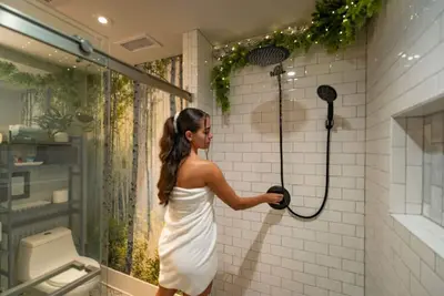 Image de Magical & Cozy: King Bed, Twinkle-Light Shower, Rooftop Views