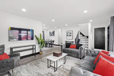 Image de Roomy Retreat–Family&Friends|2 King Beds|Game Room | Valpo University | Dunes