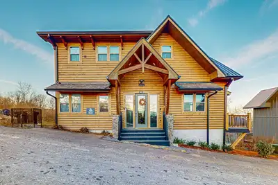 Image de Tranquil cabin w/ indoor pool, hot tub, woodland views + free attraction tickets