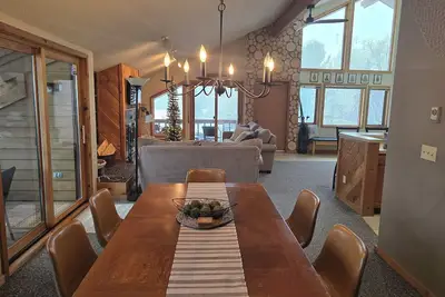 Image de Lake-Golf-Ski condo  w/ great views & boat parking