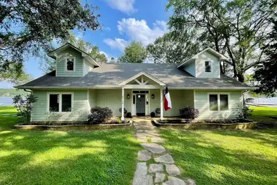 Image de The Point on Cedar Creek Lake! Huge Lakefront! Panoramic Water Views! Spacious!