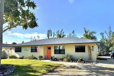 Image de Welcome to our piece of Paradise! Great location for everything Pine Island 🎣👙🩳🌴