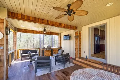 Image de Cozy Lake Front home on Lake Russell