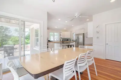 Image de Walk to beaches & ferries! 9bd/4baths - Sleep 20ppl.