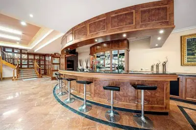 Image de 2 Single Br and 1Bd w/ Cot and Shared Amenities!