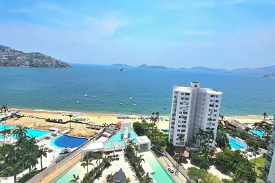 Image de Departamento Frente al Mar con Extraordinaria Vista a Toda la Bahía de Acapulco
