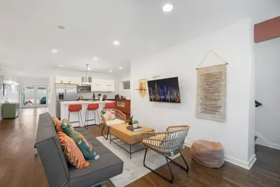 Image de Lux 3-Level Chicago Home +garage & patio