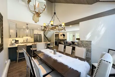 Attitash Heights | Ski in/out Getaway with Pool