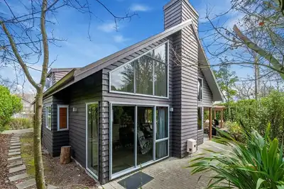 Image de A Hop  Skip & Jump to the Lake