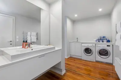 Image de Linger Lakeside Stunning Views