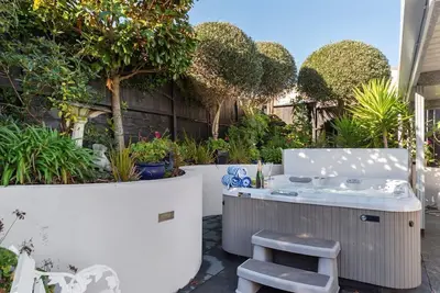 Image de Ultimate Lakefront Location with Hot Tub