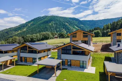 Charmant chalet avec aire de jeux