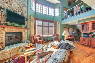 Image de Seven Springs Resort Home: Theater Room & Grill