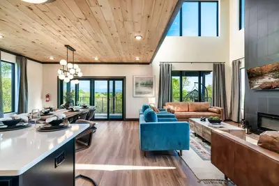 Image de Modern w\/ Indoor Pool, Hot Tub, Game Room, Deck Views | Halle Beary by AvantStay