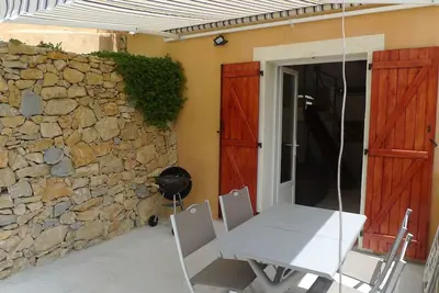 Image de Maisonnette, sur les hauteurs de Toulon, au calme, proche de toutes commodités.