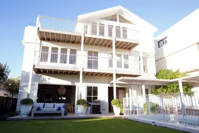 Image de Casa Estiva - Luxury beach Villa in Camps Bay with full solar power
