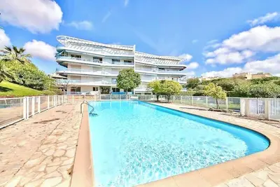 Image de Superbe T3 Résidence piscine avec Garage, clim et plages.