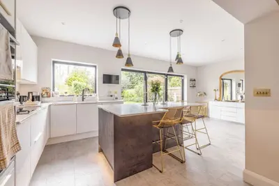 Image de Windsor Charm : Spacious 4-Bed, Parking & Garden