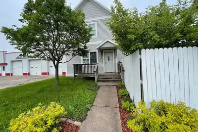 Image de Snowmobile Ski trails close. 3 bed 2 bath! Enormous Kitchen!